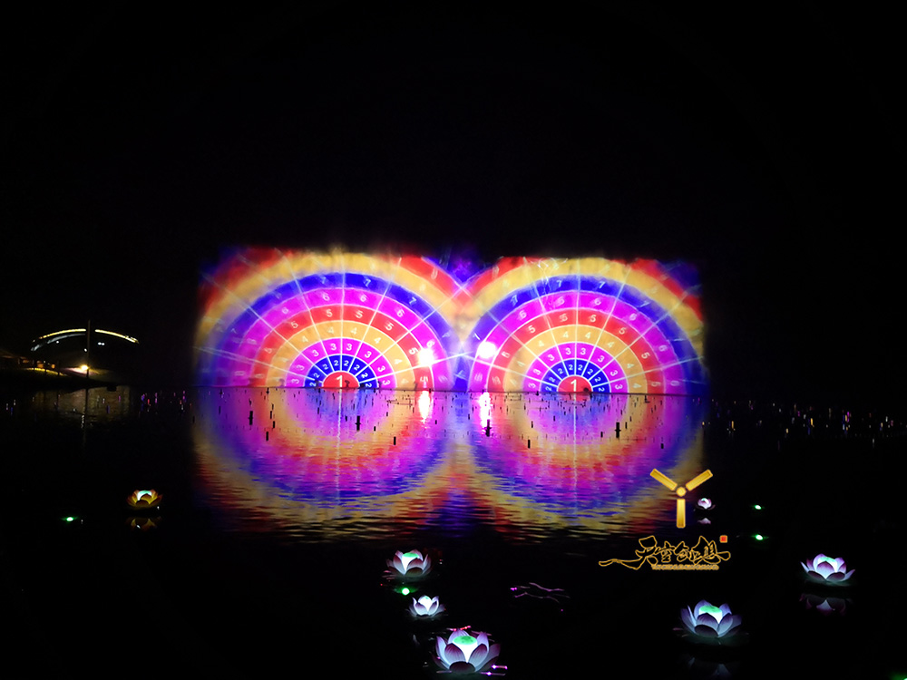 達州蓮花湖《圣蓮華彩》水舞光影秀(圖1)