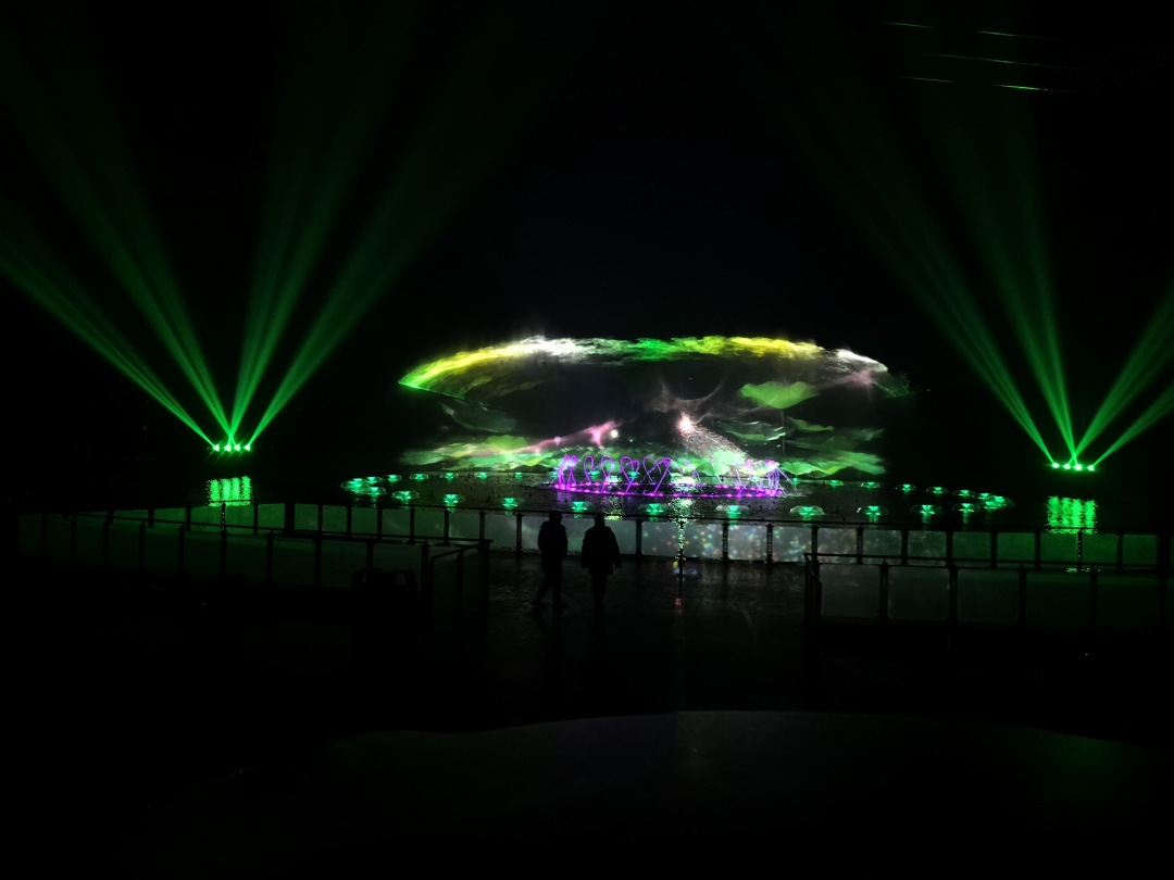 由白寶強導演的蓮花湖圣蓮華彩水水舞光影秀在達州蓮花湖上演(圖3) 由白寶強導演的蓮花湖圣蓮華彩水水舞光影秀在達州蓮花湖上演(圖3)