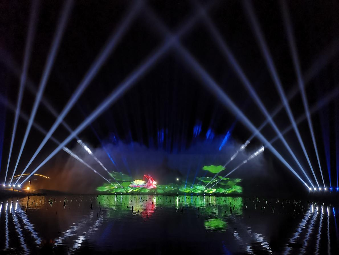 由白寶強導演的蓮花湖圣蓮華彩水水舞光影秀在達州蓮花湖上演(圖5) 由白寶強導演的蓮花湖圣蓮華彩水水舞光影秀在達州蓮花湖上演(圖5)