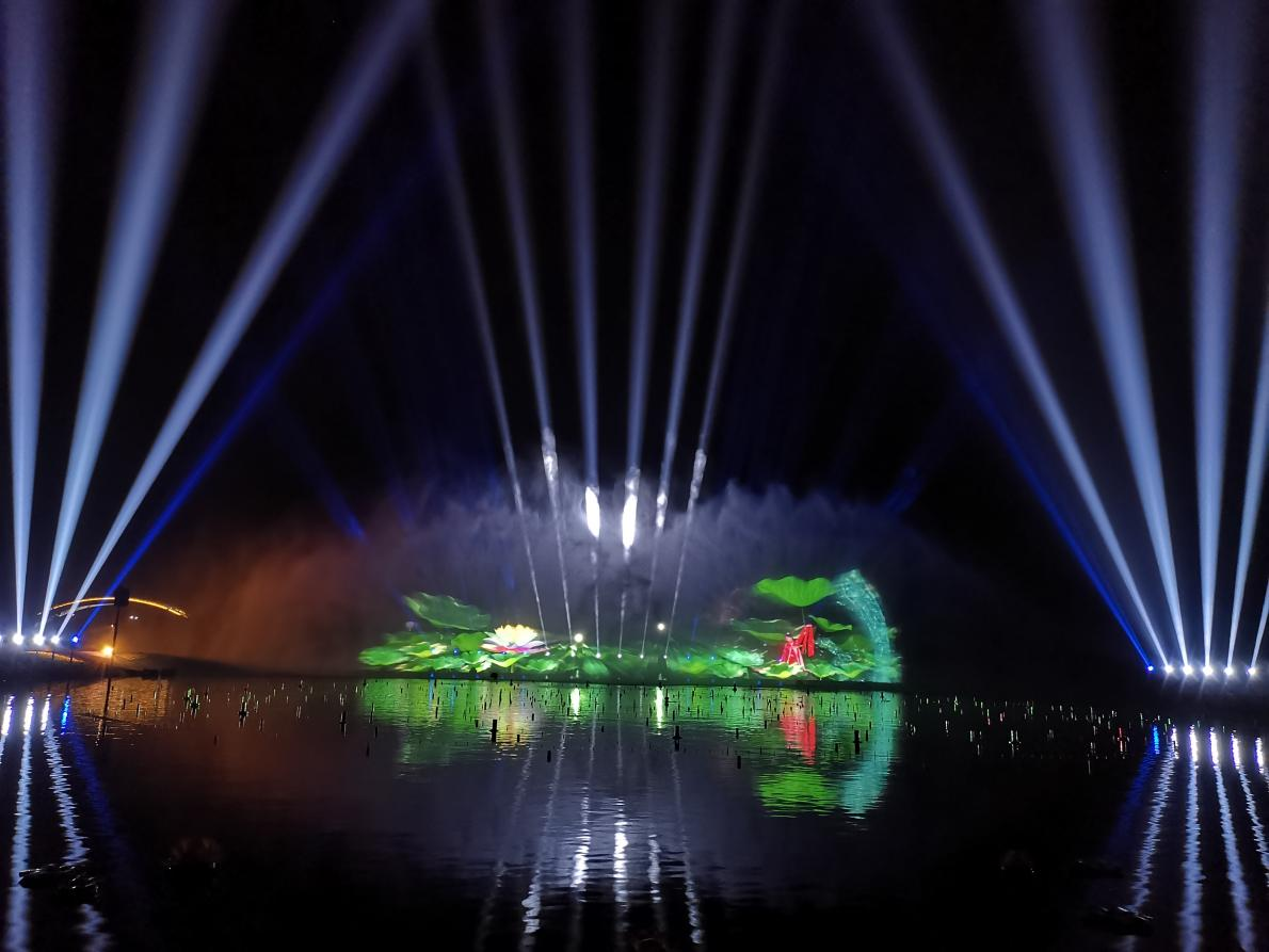 由白寶強導演的蓮花湖圣蓮華彩水水舞光影秀在達州蓮花湖上演(圖10) 由白寶強導演的蓮花湖圣蓮華彩水水舞光影秀在達州蓮花湖上演(圖10)