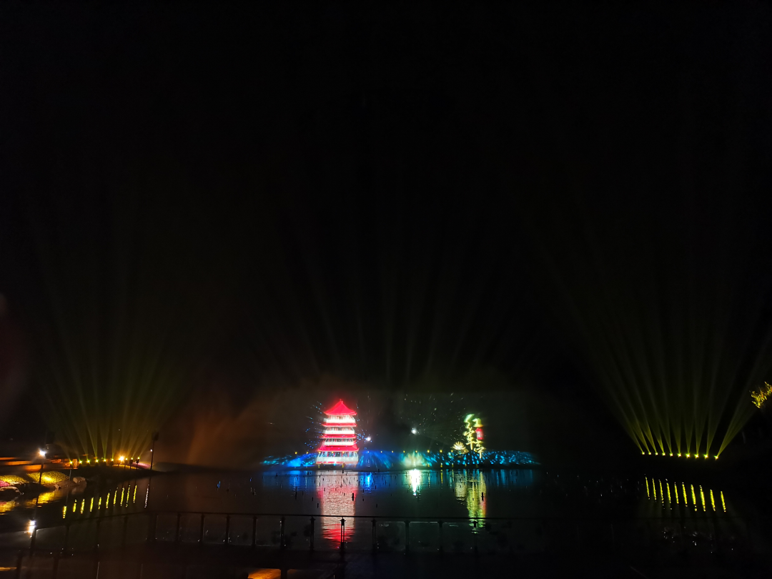 由白寶強導演的蓮花湖圣蓮華彩水水舞光影秀在達州蓮花湖上演(圖12) 由白寶強導演的蓮花湖圣蓮華彩水水舞光影秀在達州蓮花湖上演(圖12)
